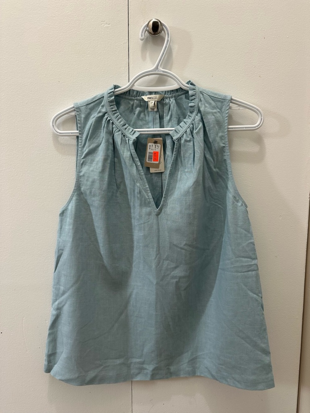 NWT RW&Co. Women’s V-Neck Linen Tank in Blue